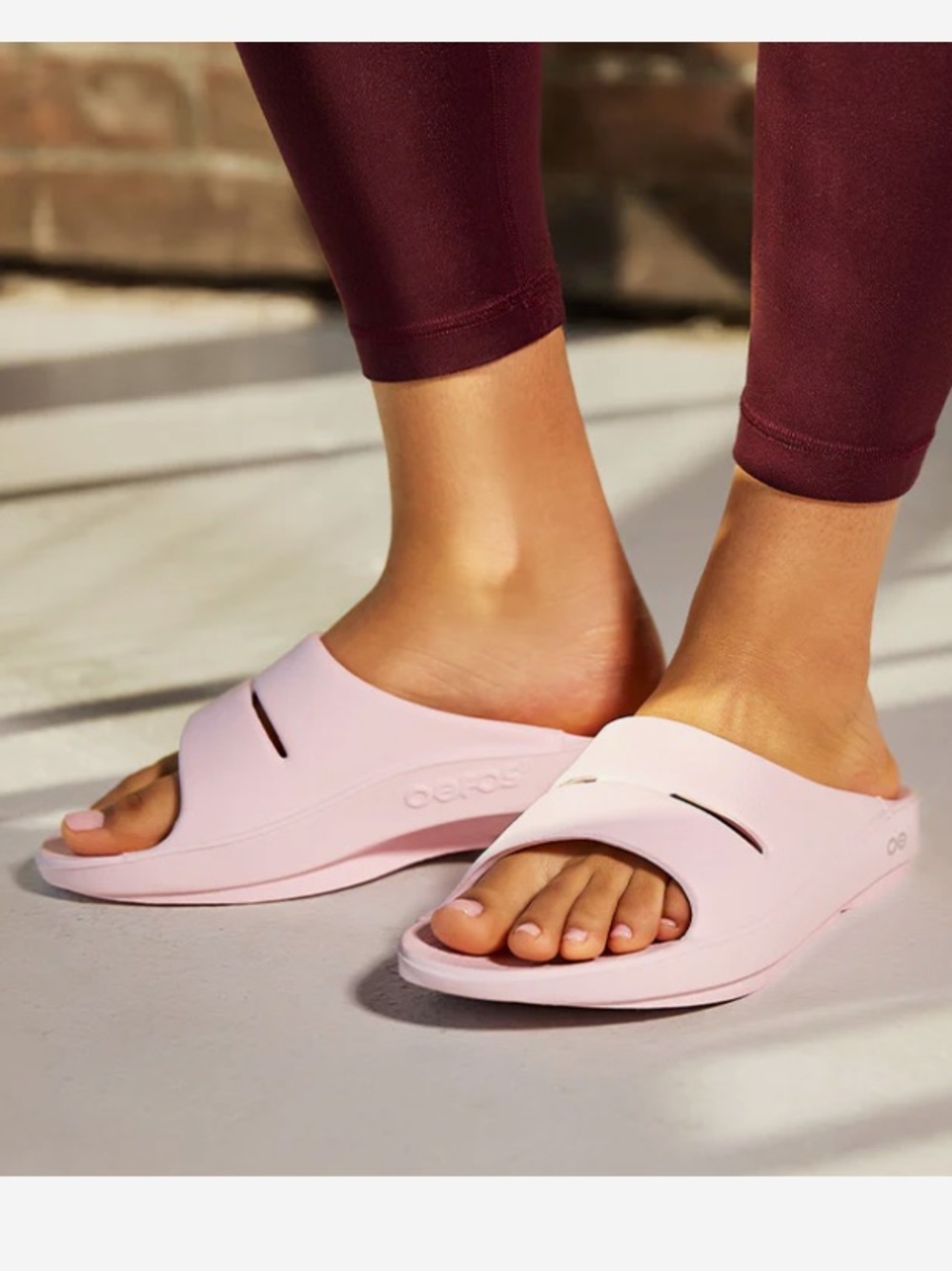 OOFOS Women's Slide Sandals in blush pink  size 8